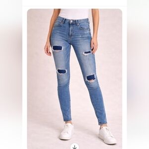 Bullhead Denim Co Boyfriend Jeans • Distressed • Medium Wash • Size 3